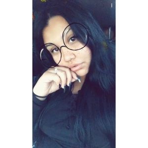 Meet your Posher, Alejandra